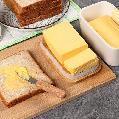 Lid와 하얀 요업 버터 접시와 키친 카운터를 위한 칼