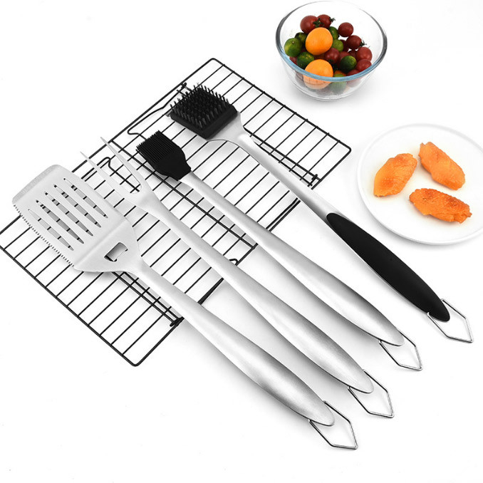과중한 업무 BBQ 도구와 부속물은 야외인 뒤뜰을 위해 구워지는 것 설정했습니다